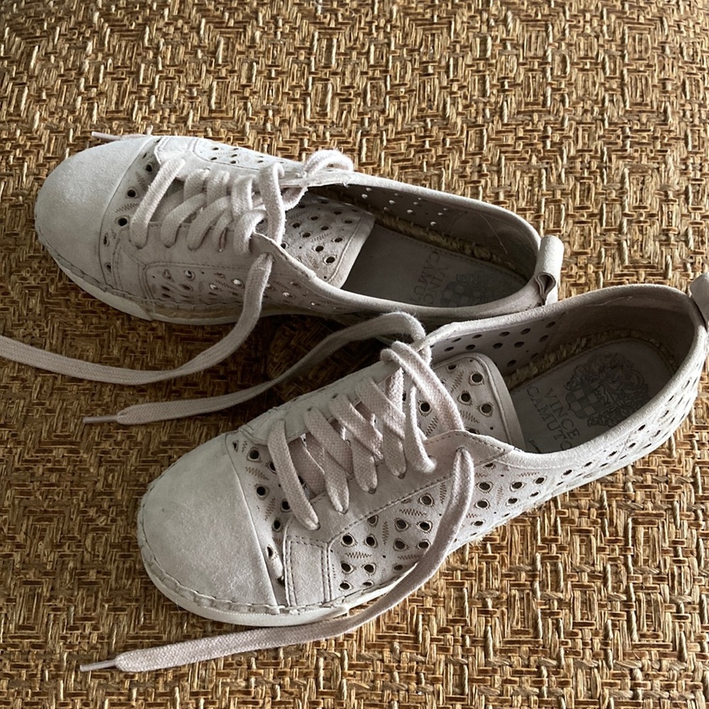Vince Camuto EUC lace up shoes, size 6